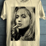 Анджелина Джоли с сигаретой