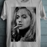 Анджелина Джоли с сигаретой